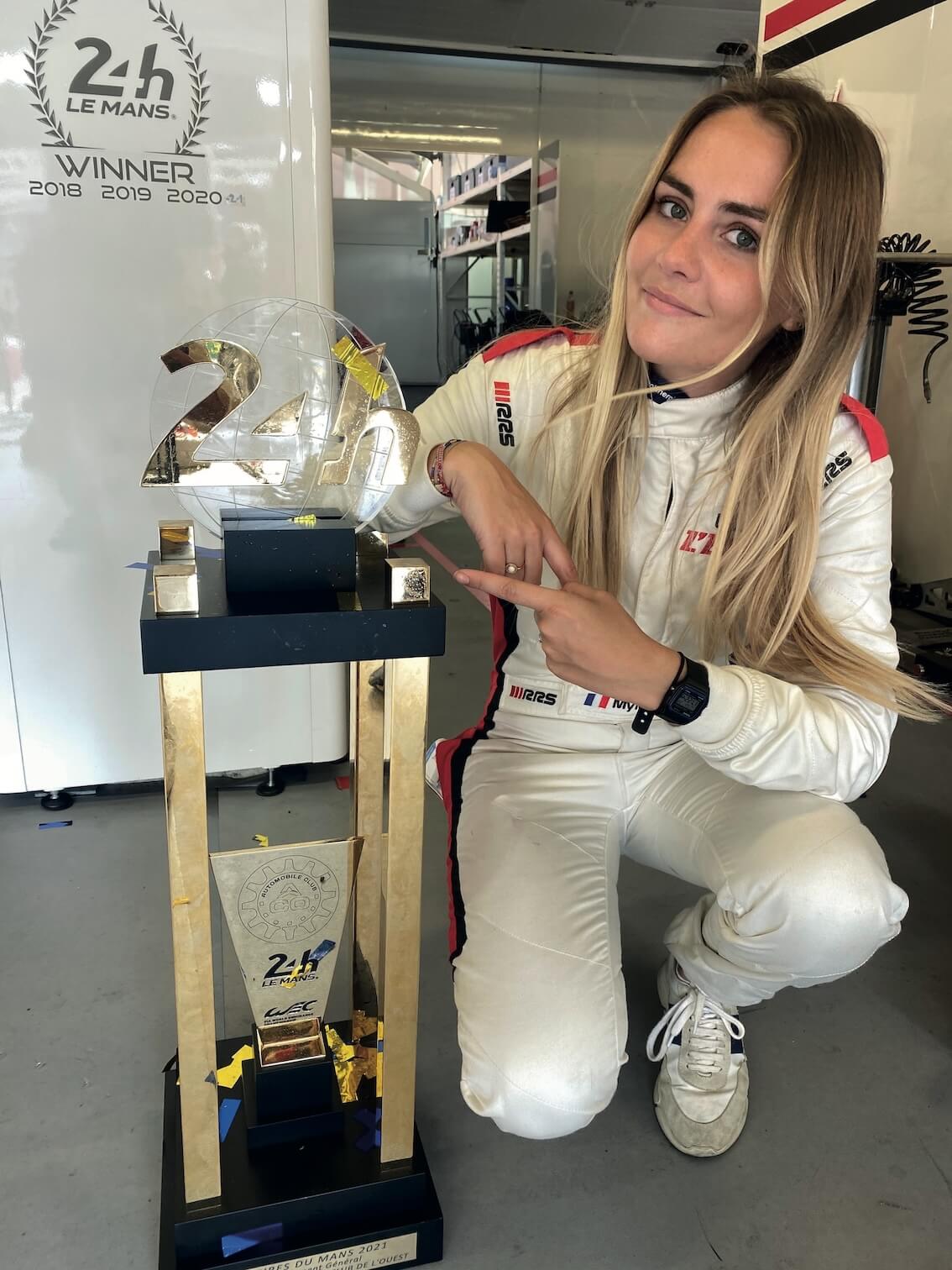 Mylène aux 24 Heures du Mans, après la remise de prix