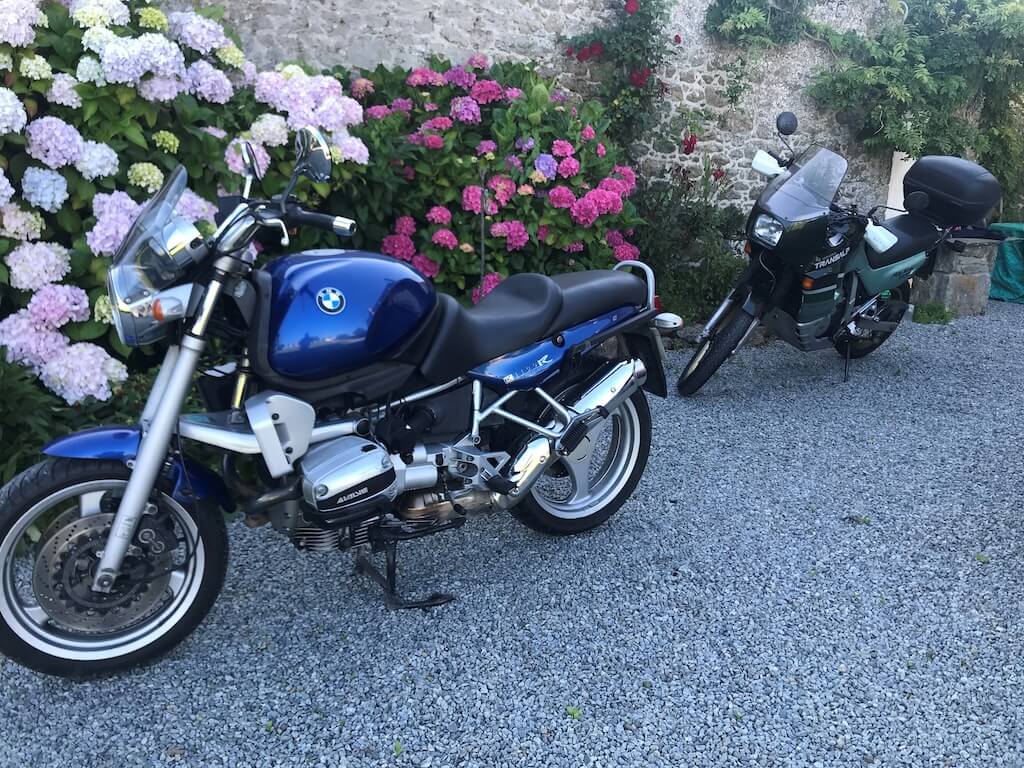 motos BMW R 1100 R et Honda Transalp