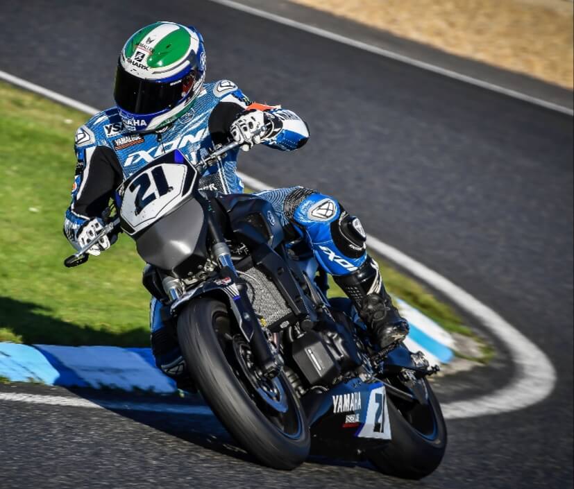 Éric de Seynes sur une moto Yamaha