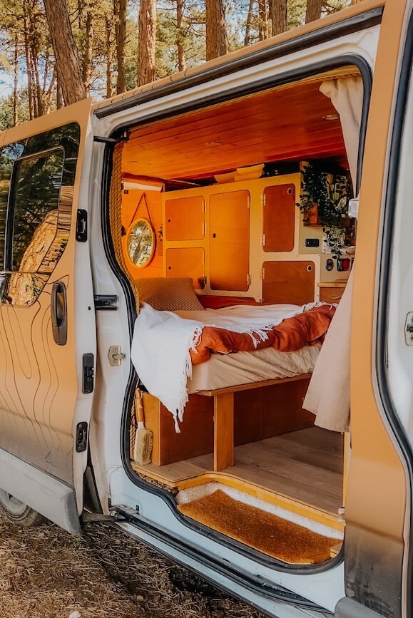 L'intérieur d'un van