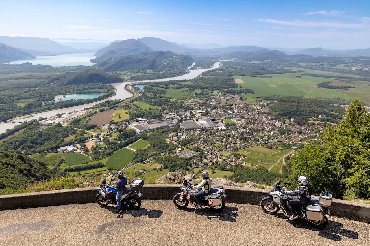 3 hommes en moto