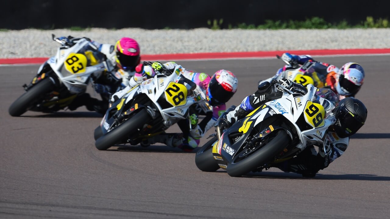 Ornella Ongaro (28), entourée par la mexicaine Astrid Madrigal et la chilienne Isis Carreno.