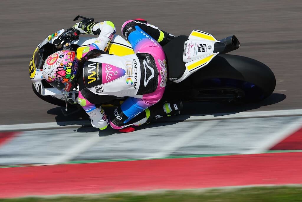 Ornella Ongaro sur sa Yamaha