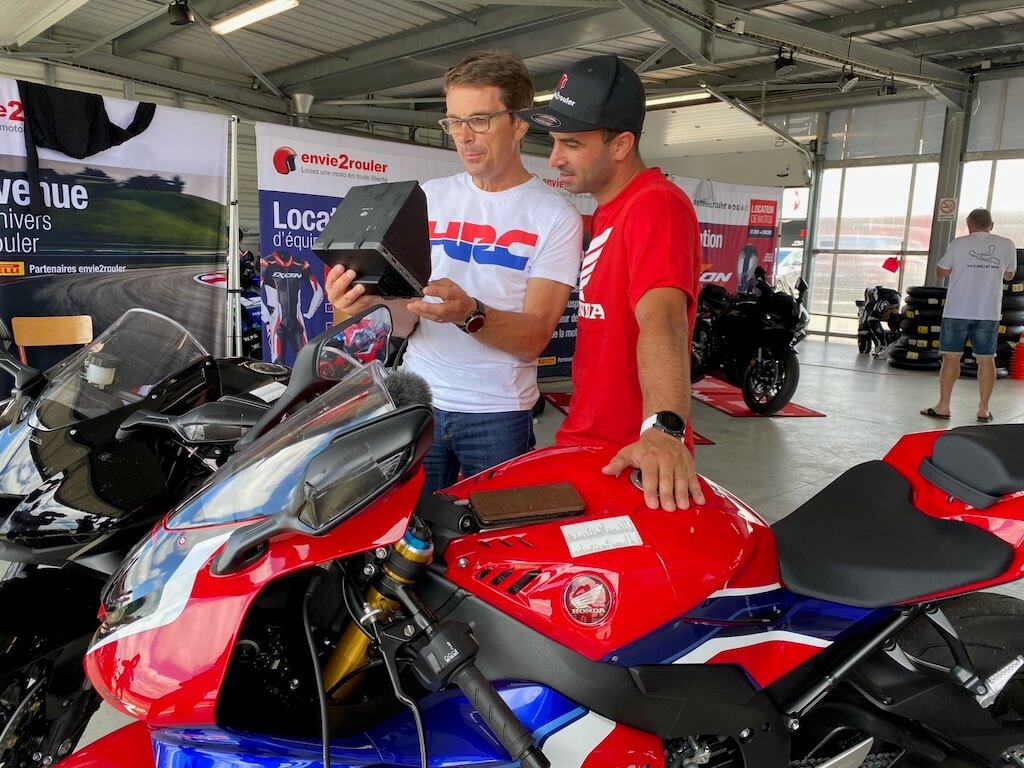 Jean-Marc Deletang avec Mike di Meglio, Champion du monde en catégorie moto 125 cm³ 