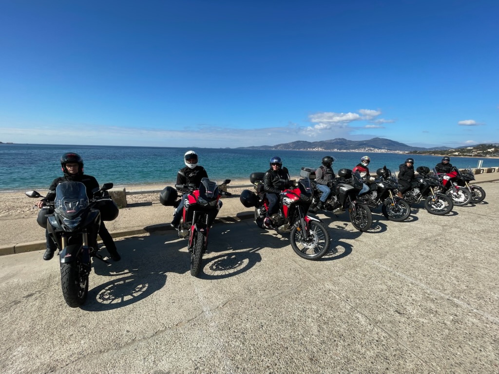 La location moto, une affaire de passion et de partage entre amis