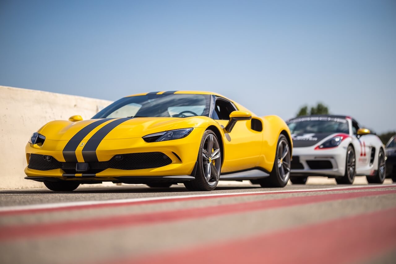 Ferrari 296 GTB sur circuit