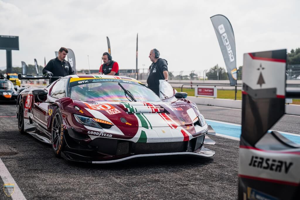 Ferrari 296 GT3 en atelier ORECA