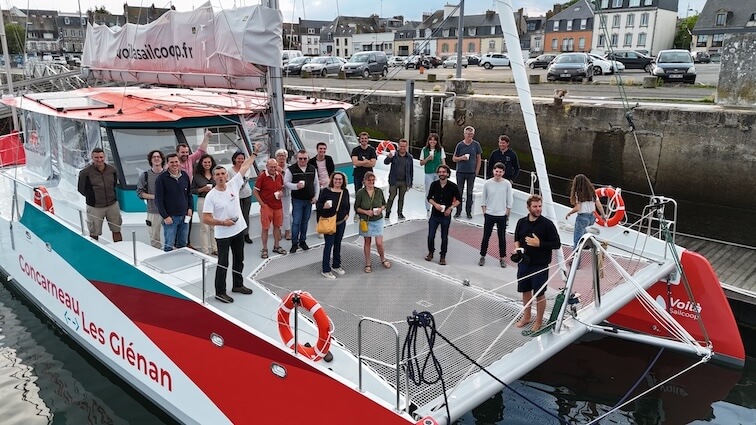 Rassemblement des membres de la coopérative Sailcoop sur le catamaran