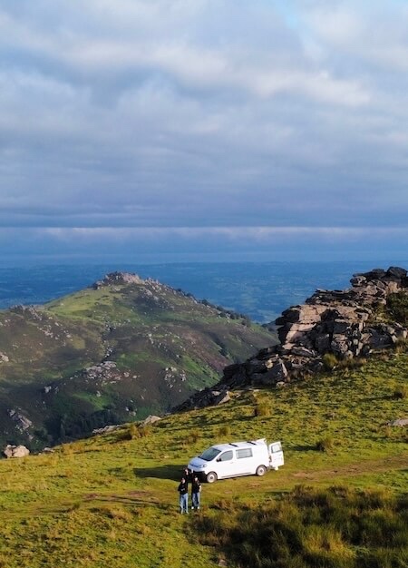 Van The Family Van dans les montagnes de Nouvelle-Aquitaine