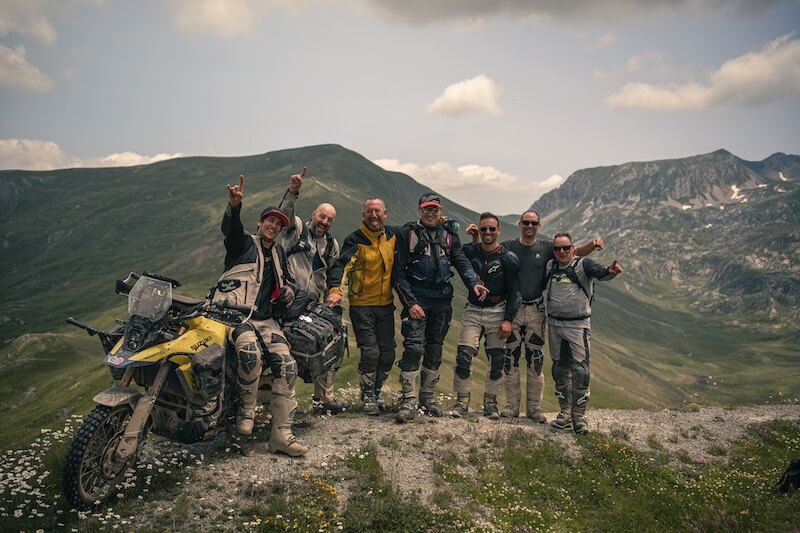 Tom Barrer en Albanie à moto