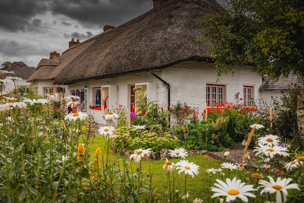 Le village d'Adare et ses maisons à colombages, comté de Limerick