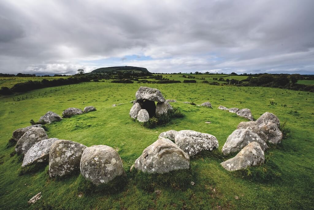 Les mégalithes de Carrowmore, tombeaux néolithiques datant de plus de 6 000 ans, comté de Sligo