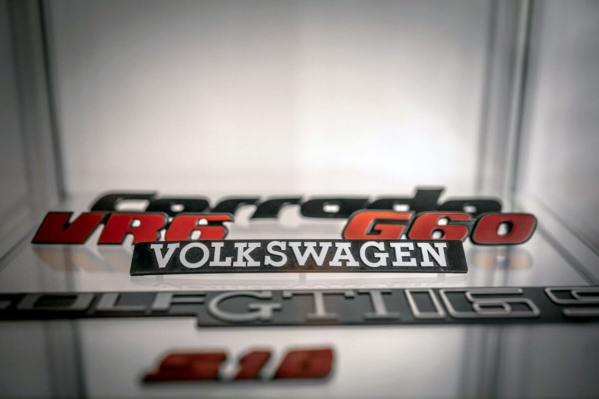 Impressions 3D de logos automobiles.