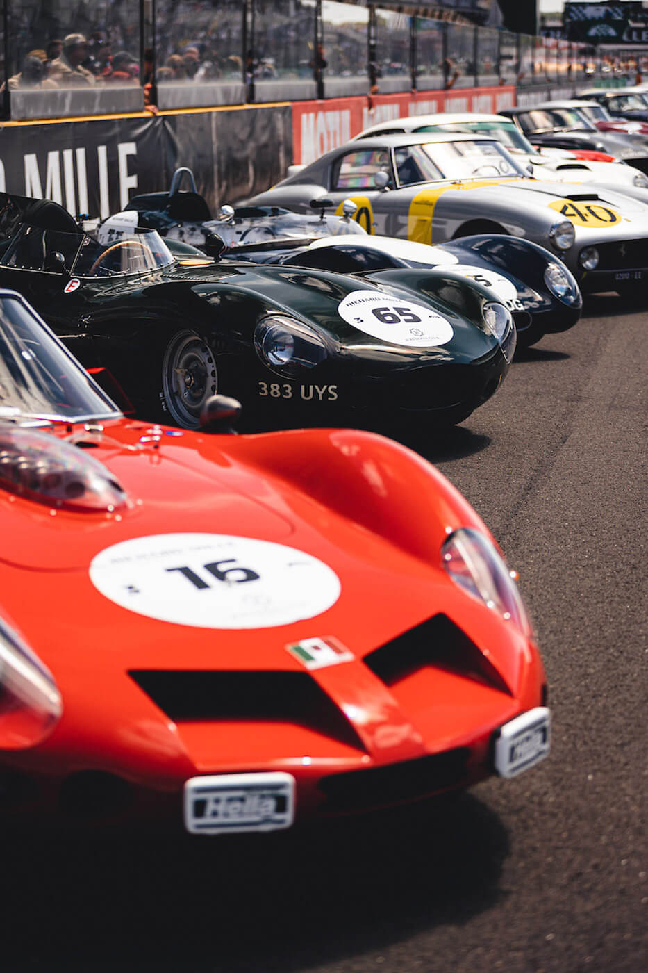 Course de nuit au Mans Classic pour le centenaire des 24 Heures.