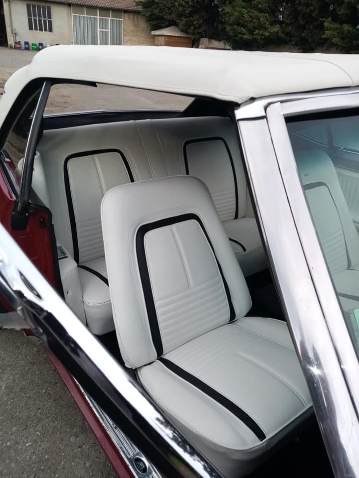 Intérieur cuir de la Chevrolet Camaro 1968 après restauration.