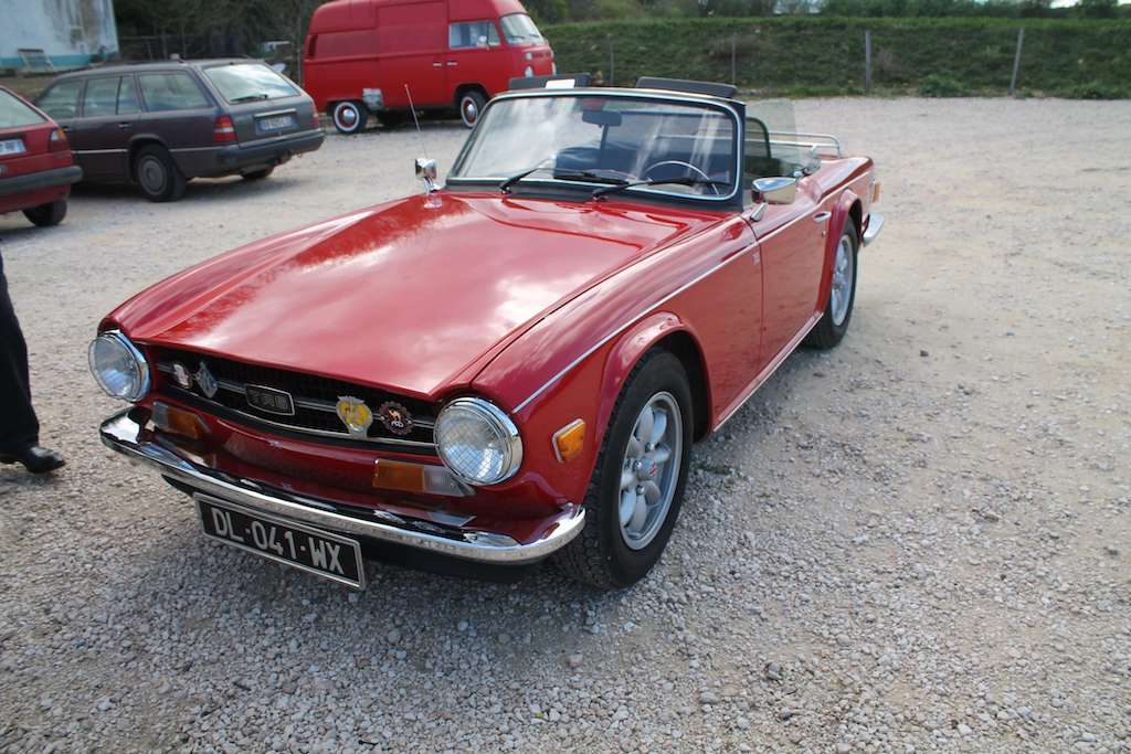 Triumph TR6 en cours de restauration à L'atelier du Sellier Fou.