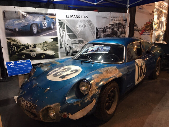 Voitures de collection exposées à Dammarie-lès-Lys.