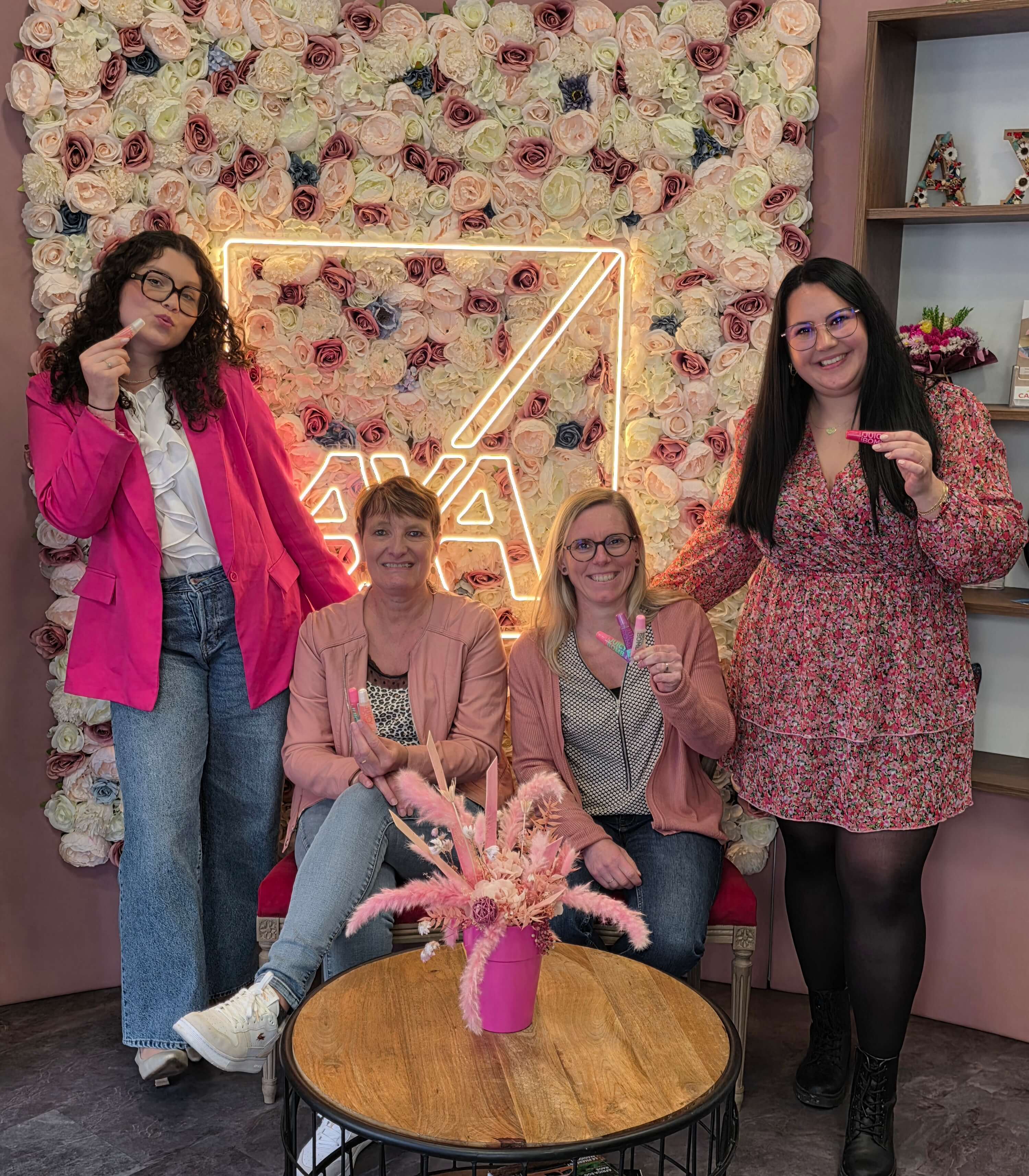 Les collaboratrices de l'agence AXA à Rethel lors de l'opération Octobre Rose 2024