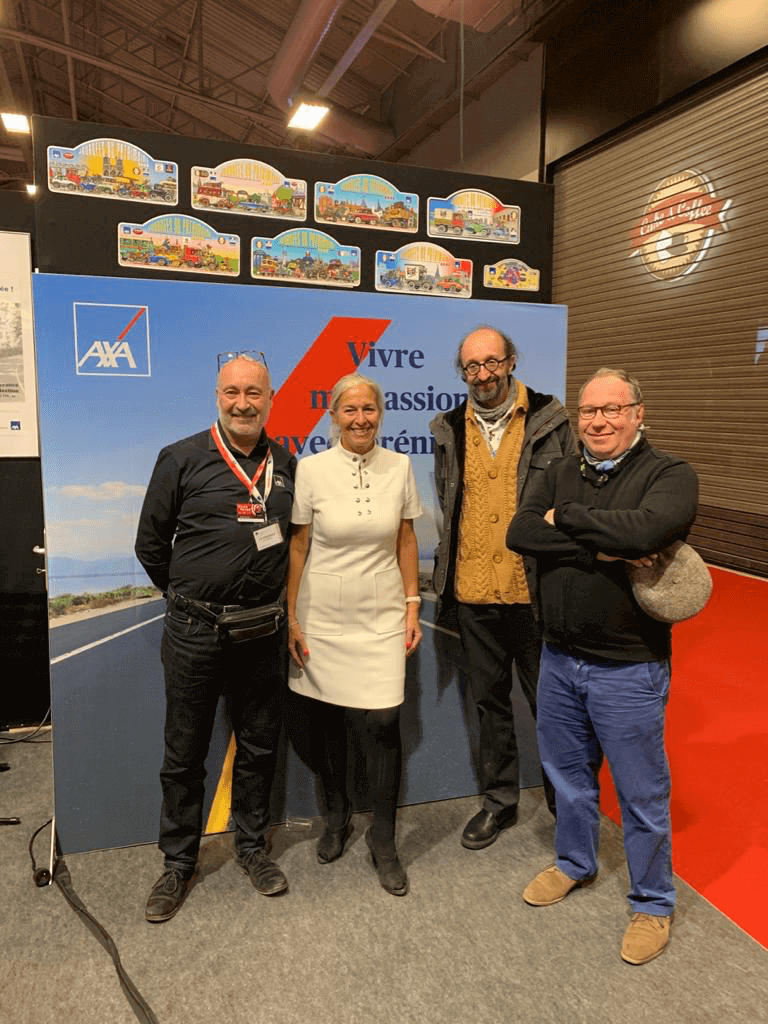 Départ de Rétromobile à la Porte de Versailles sur les Motobécane D45.