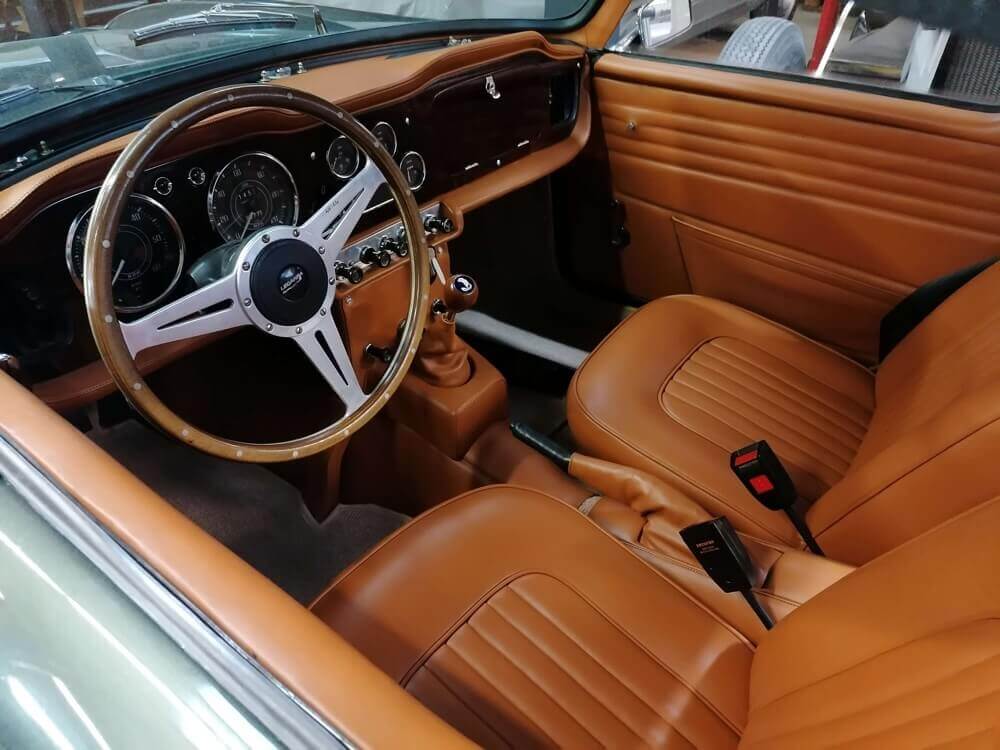 Zone de carrosserie et préparation peinture de l'atelier.