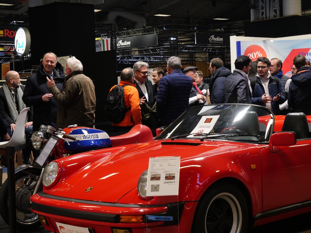 Cocktail AXA Passion à Rétromobile 2025.