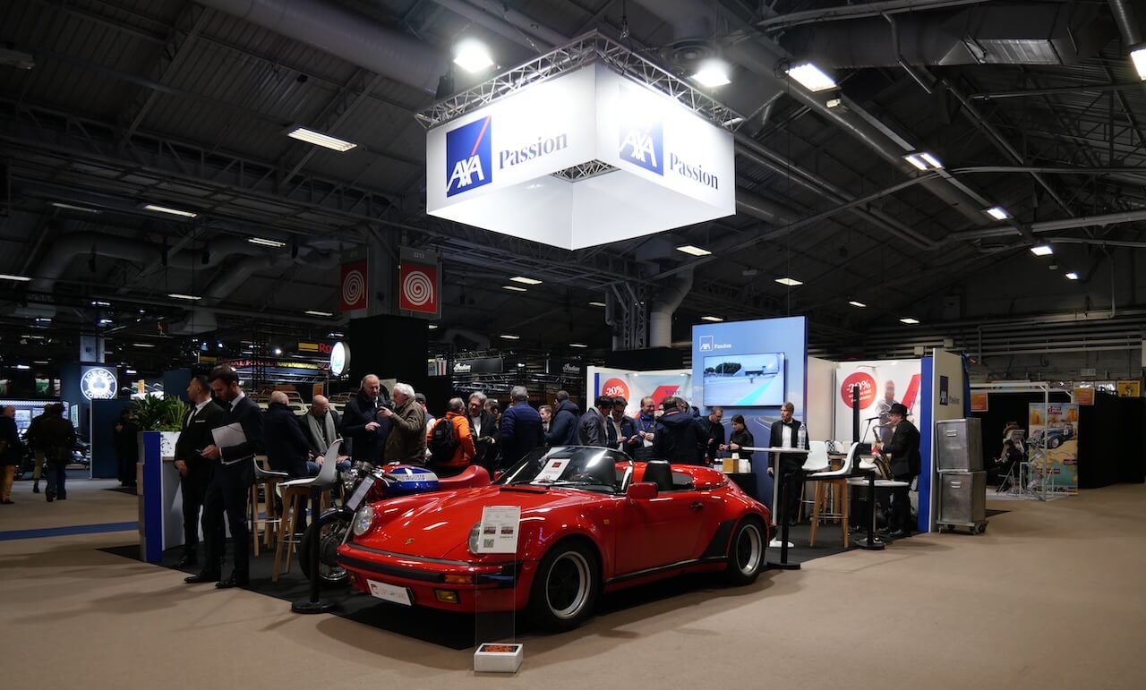 Stand AXA Passion à Rétromobile 2025