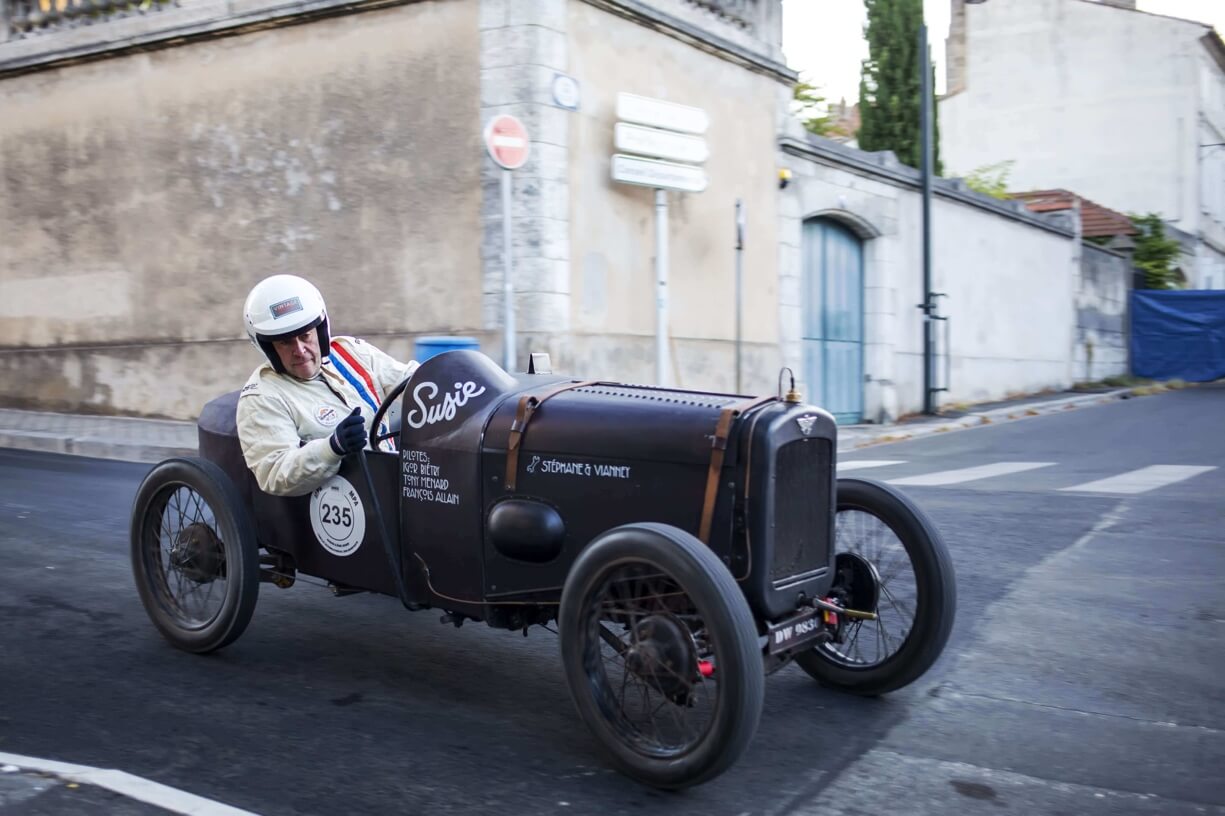 Ambiance dans les paddocks du Circuit des Remparts d'Angoulême.