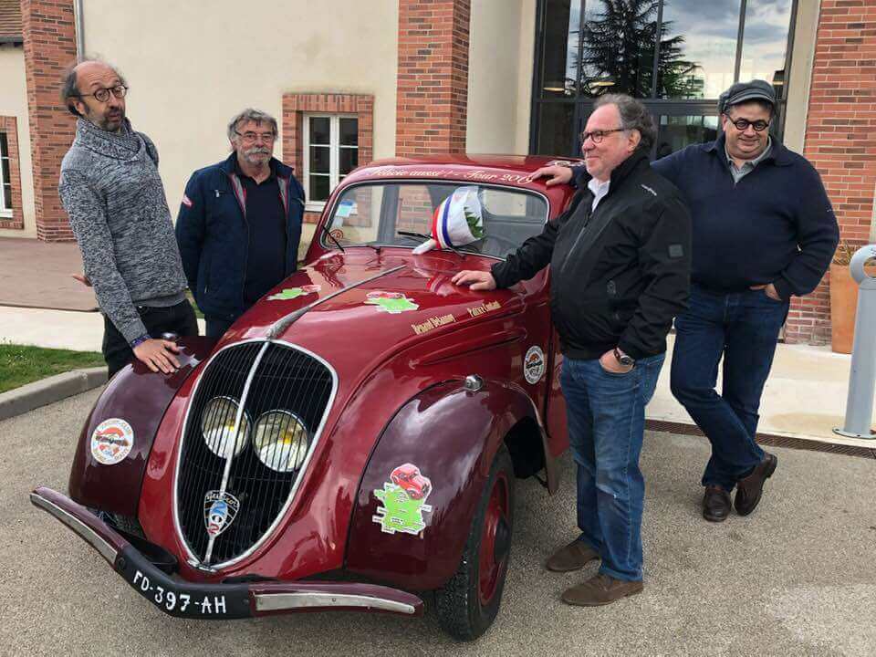 Peugeot 202 de 1938 Félicie au départ du Domaine AXA de Frémigny.
