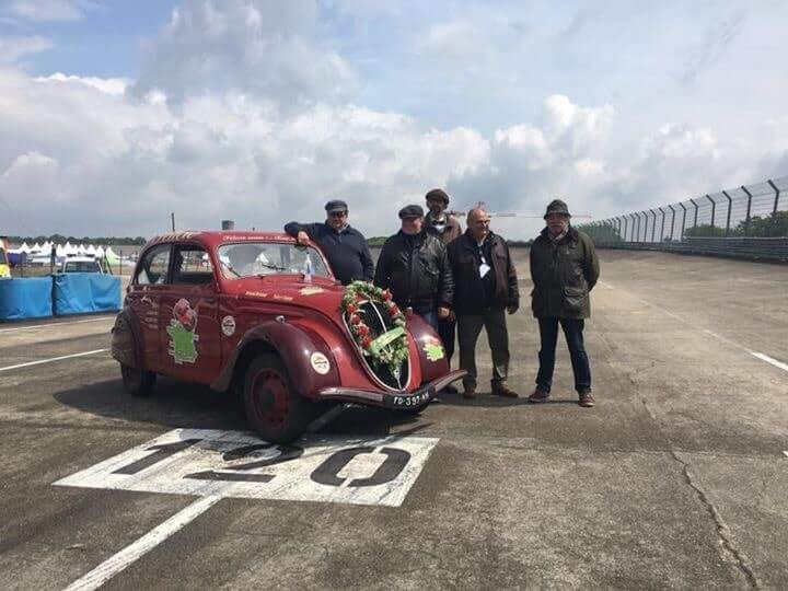 Les planches de Deauville avec la Peugeot 202.