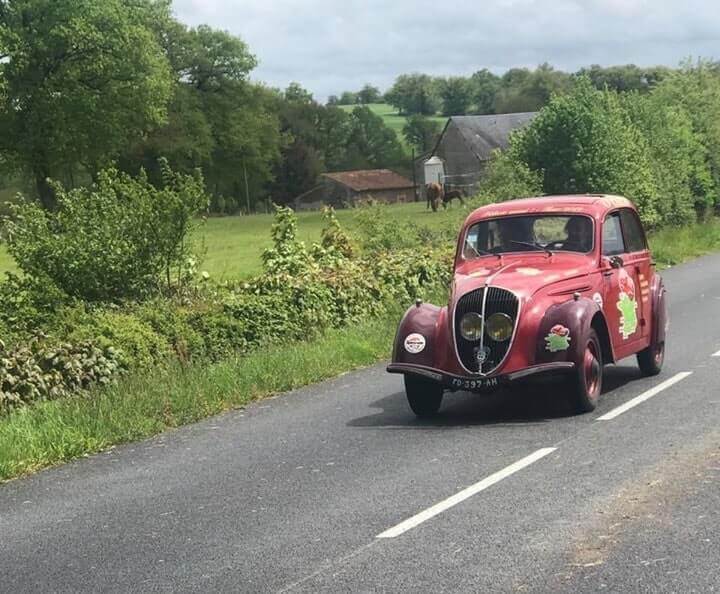 Arrivée triomphale sur le circuit de Montlhéry après 3500 km.