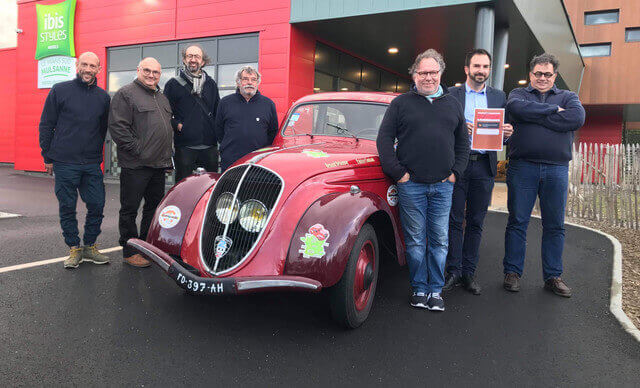 Pique-nique sous les remparts de Carcassonne avec le club audois.