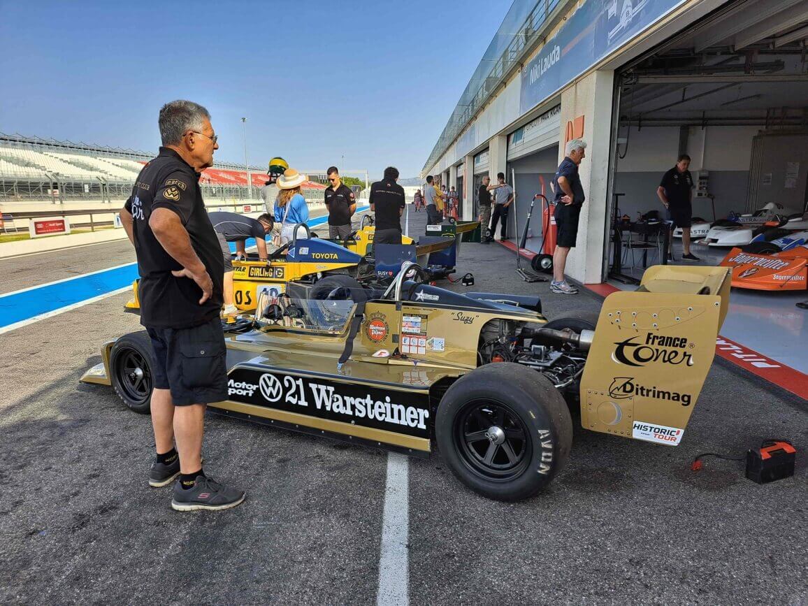 Monoplaces historiques en course au Grand Prix de France Historique 2022 sur le circuit Paul Ricard.