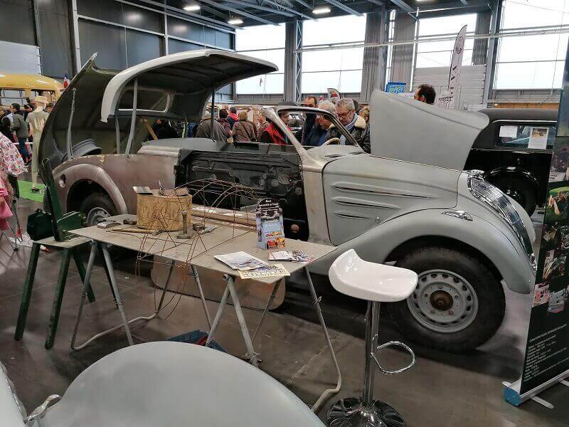 Ferrari 328 GTS sur le stand AXA à Historic Auto Nantes.