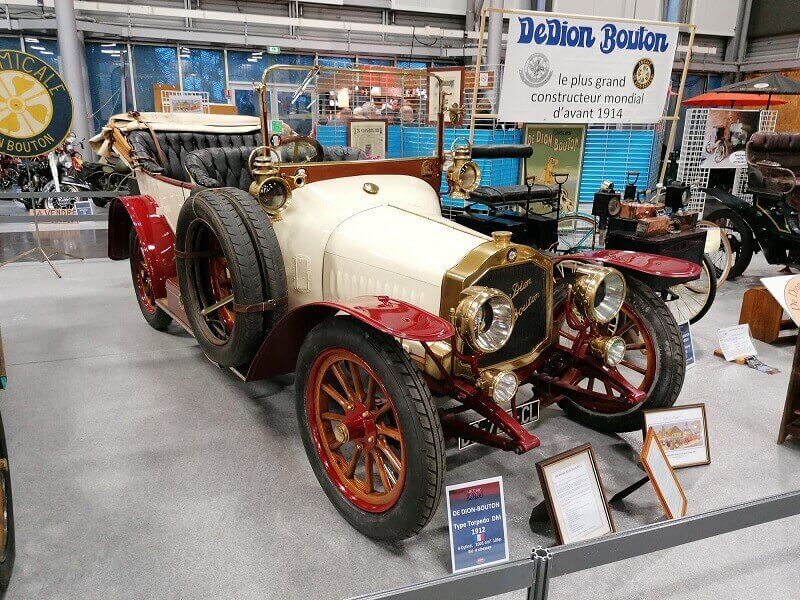 Ferrari exposées au salon Historic Auto Nantes.
