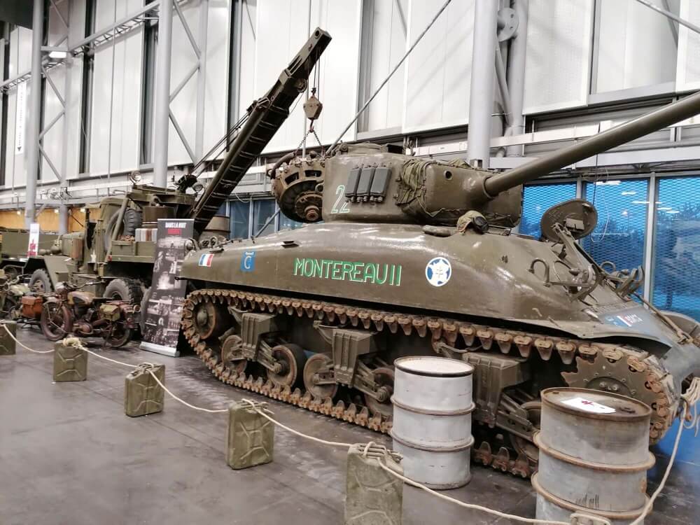 Hot rods américains exposés au salon nantais.