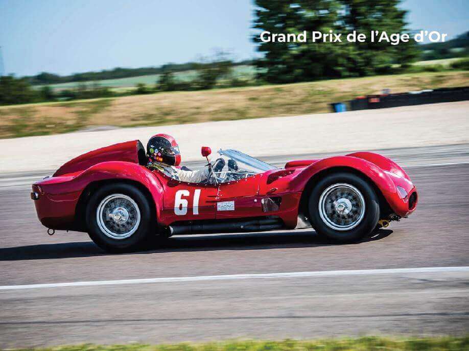 Ambiance dans les paddocks du Mans Classic.