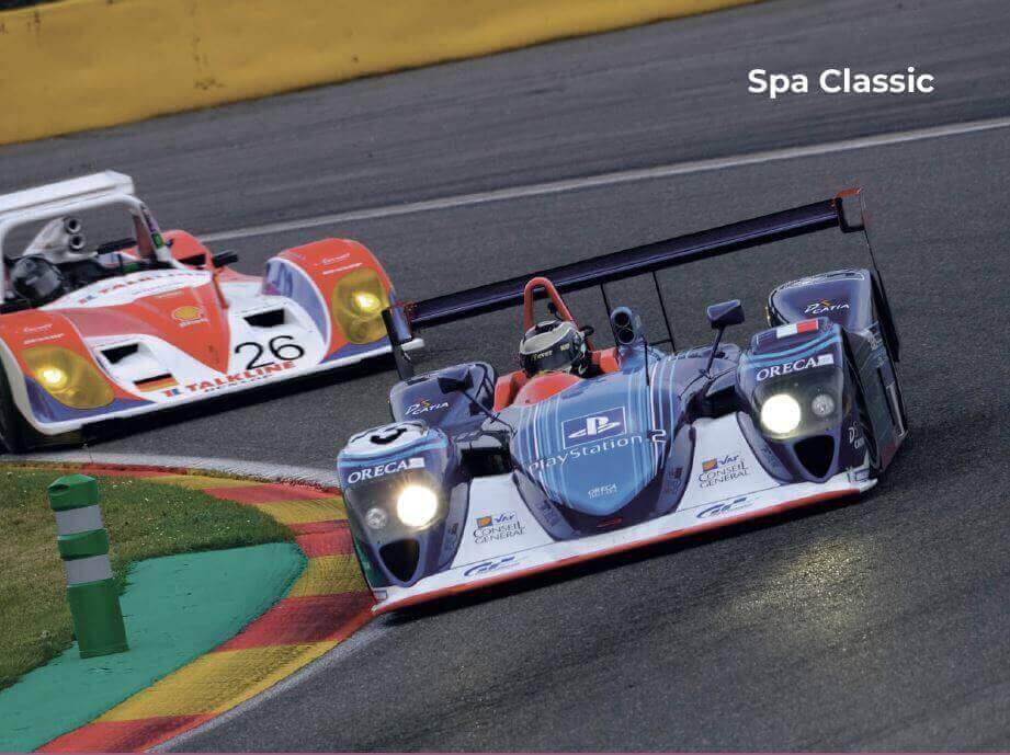 Course de nuit sur le circuit des 24 Heures du Mans.