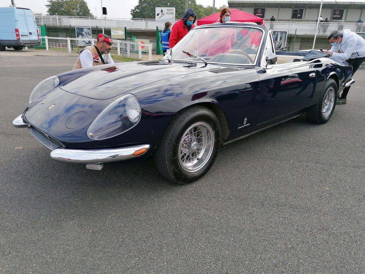 Motos Ducati et Aprilia au plateau motos de l'Italian Meeting.