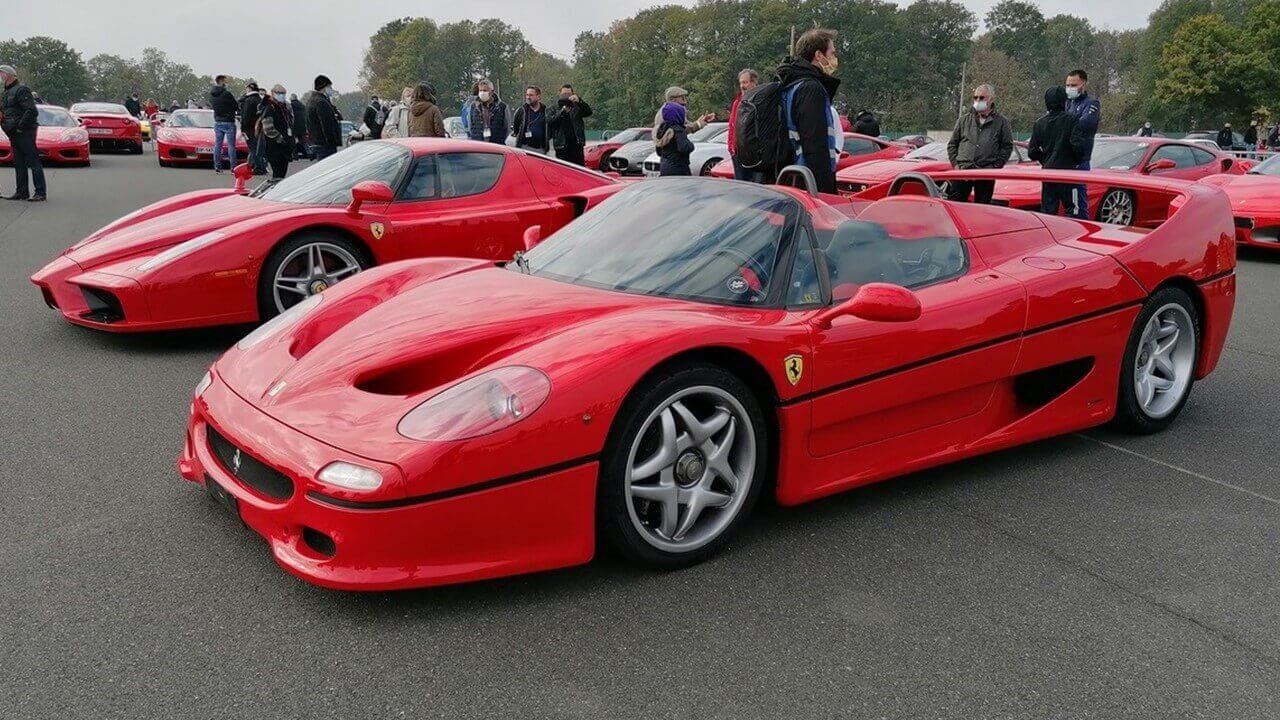 Ferrari 365 GTB/4 Daytona jaune à l'Italian Meeting Montlhéry.