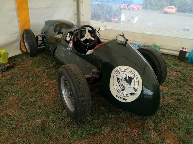 Motos de course de Thierry Espié et Eric Saul au Mornay Festival.