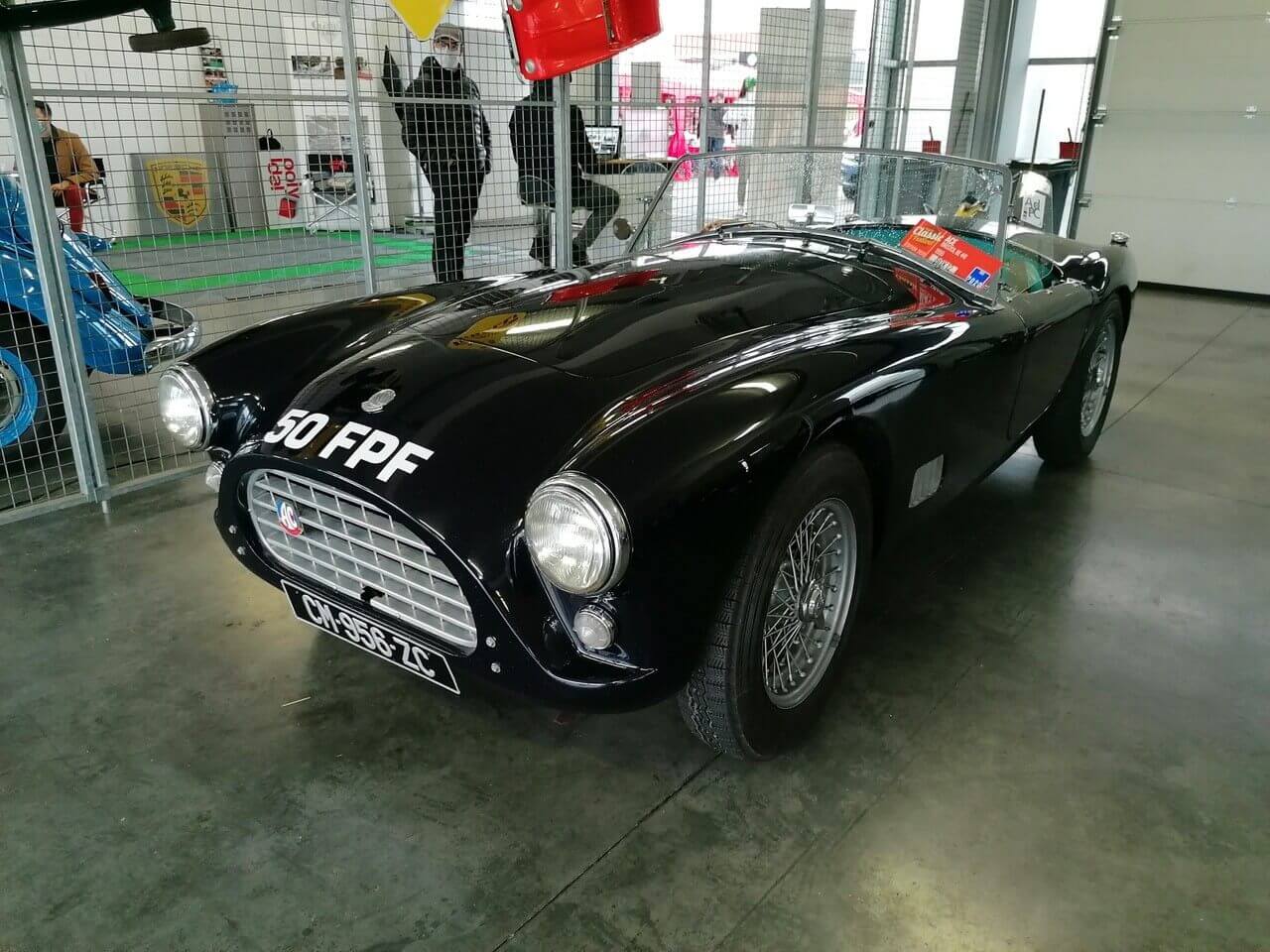 Parade Autosur Classic réunissant 315 véhicules à Nogaro.
