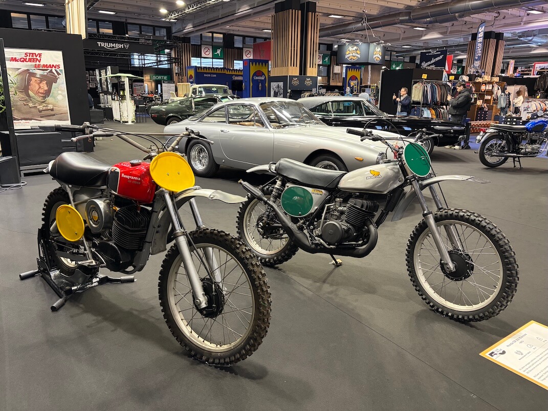Moto de l'exposition Steve McQueen à Rétromobile 2026