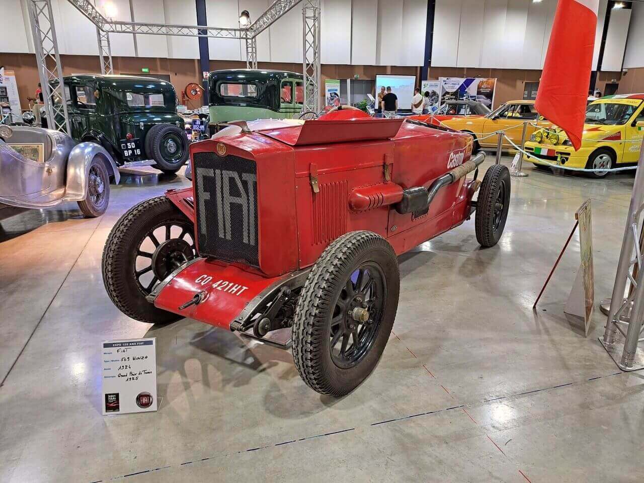 Fiat d'avant-guerre exposées au salon d'Angoulême pour leur 120e anniversaire.