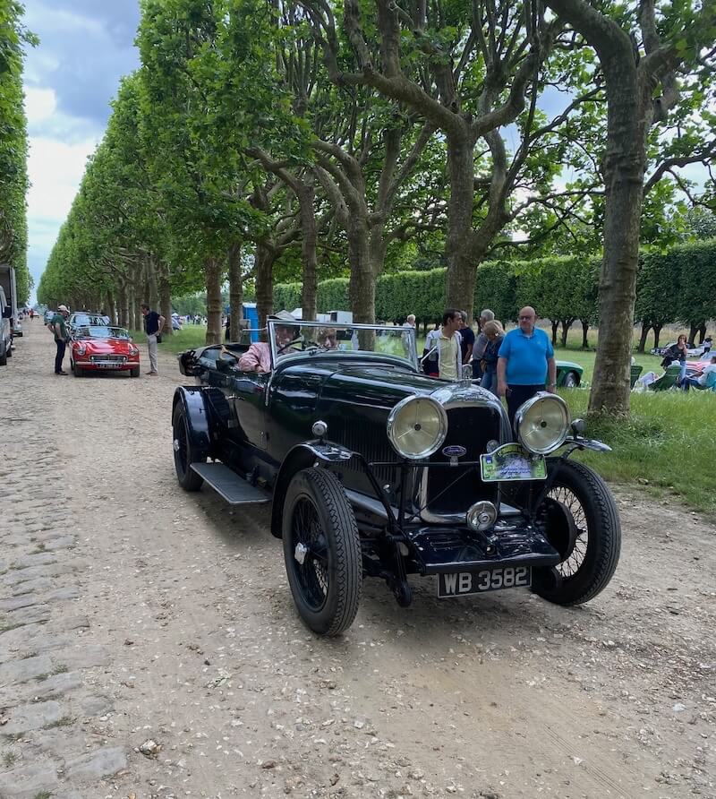 Lagonda vintage sur le parcours de la vallée de Chevreuse.