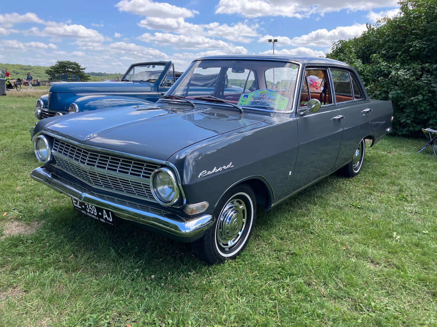Tracteurs agricoles participant à la Traversée de Paris 2023.