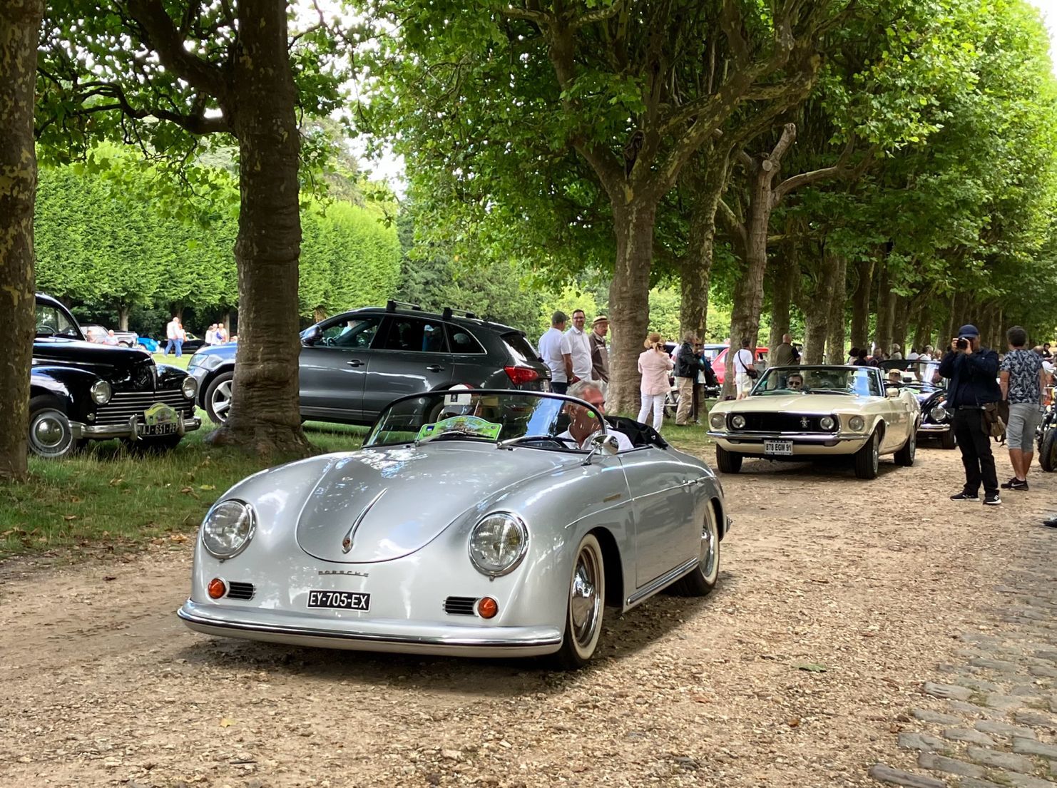 Porsche 356 lors de la 16e Traversée de Paris estivale.