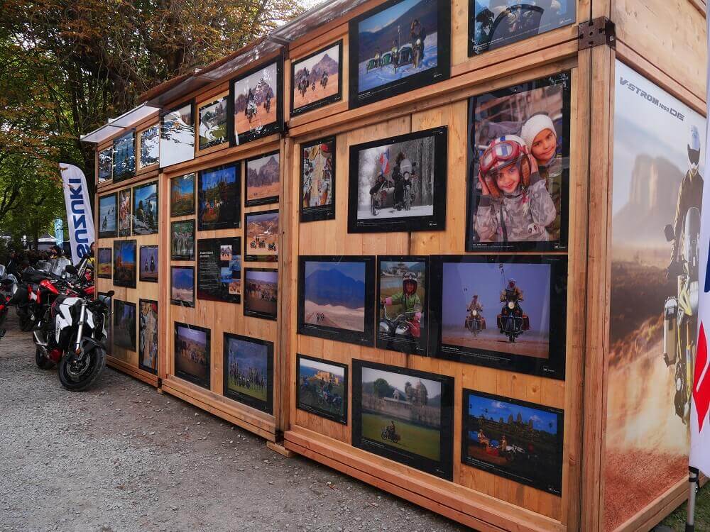 Motos de tourisme exposées à l'Alpes Aventure Motofestival.