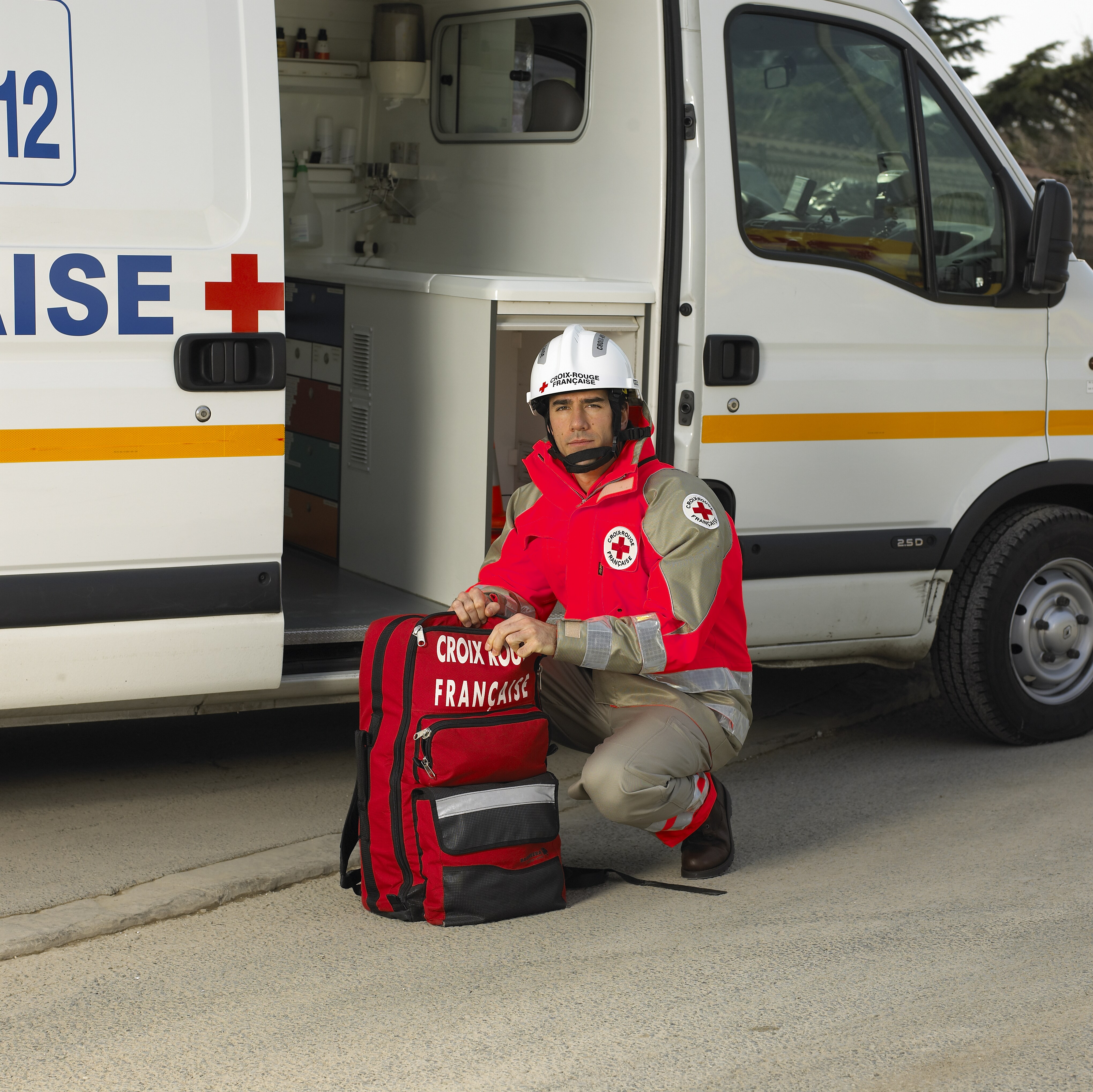 La tenue actuelle de la Croix-Rouge dessinée par Jean-Marc Ferret