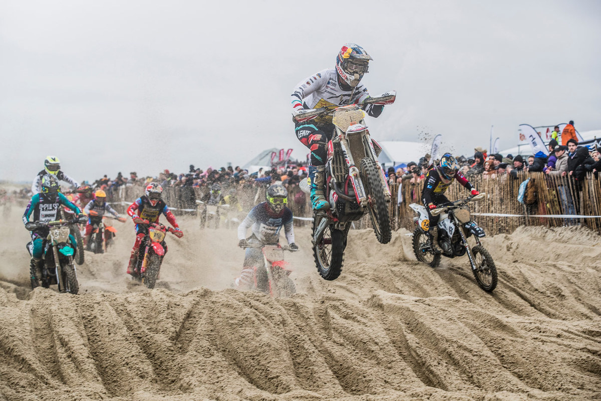 Saut pendant l'Enduropale.