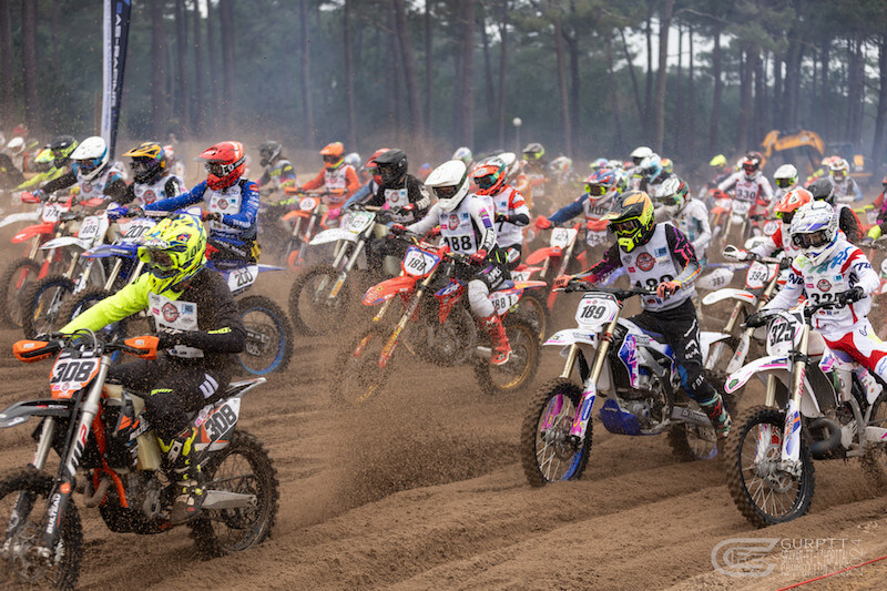 Pilotes dans les dunes au Gurp TT de Grayan-et-L'Hôpital.